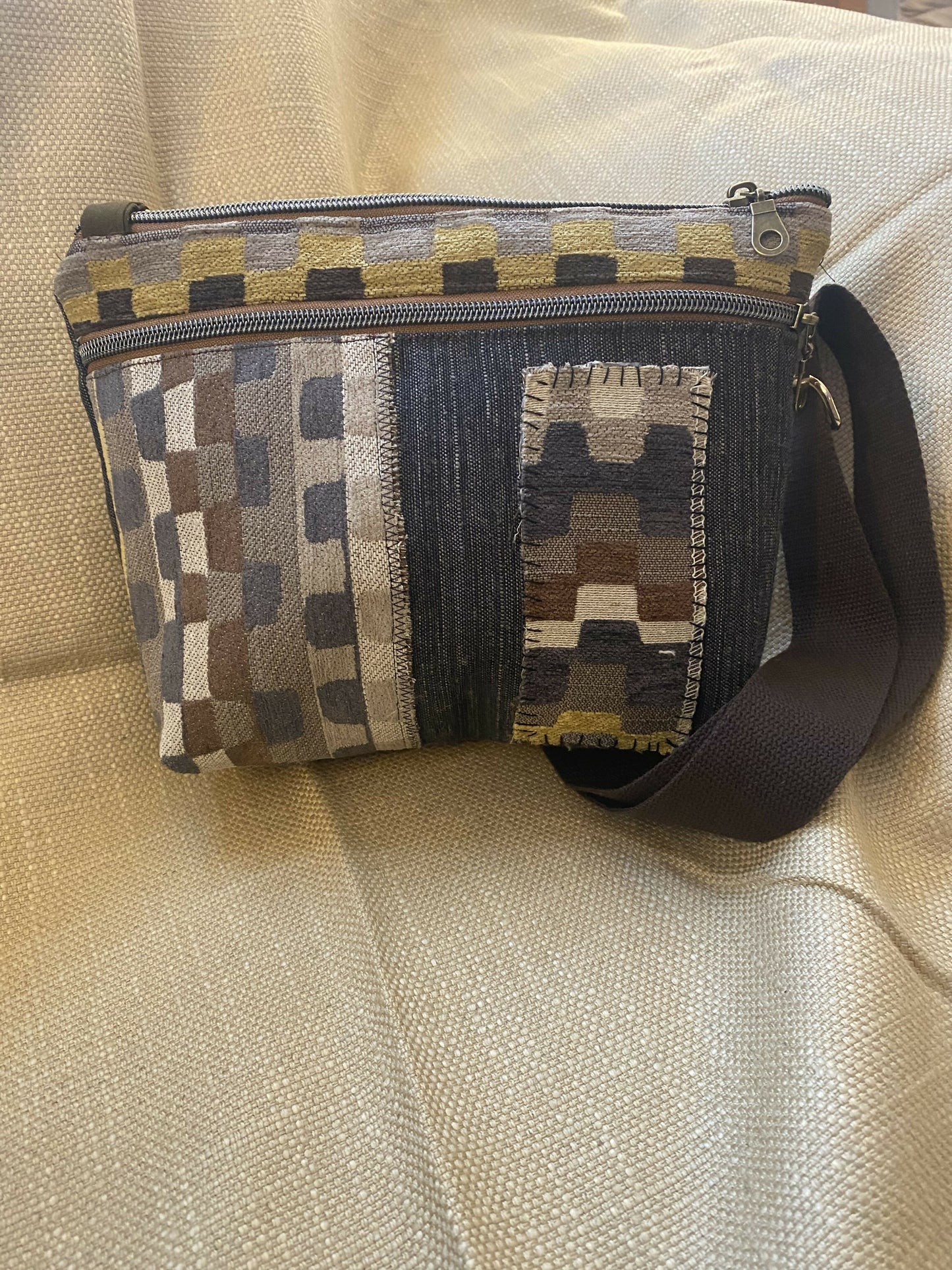 Two tone with appliqué 3 zip purse