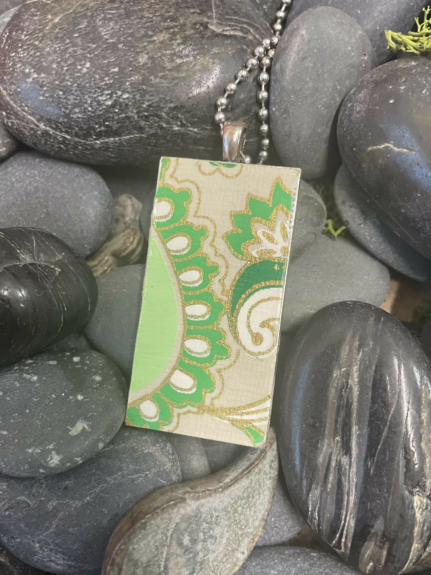 Glass vase pendant with pretty flowers