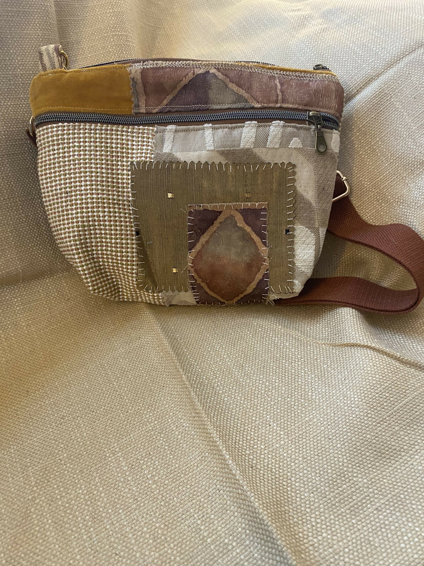 Three zip two tone purse w appliqué