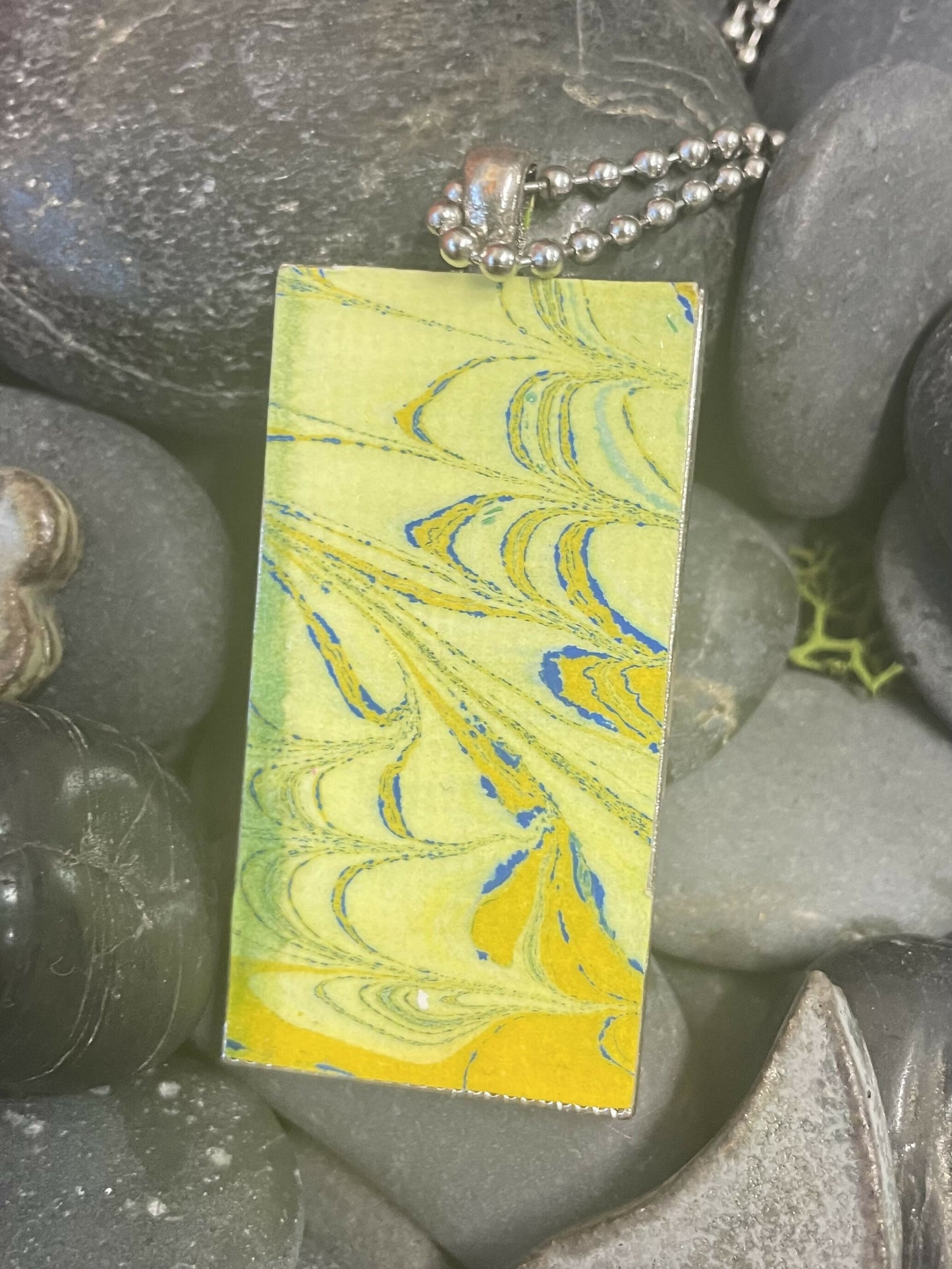 Happy little flower pendant