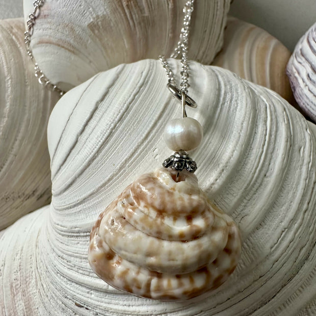 King Venus Shell Pendant Necklace