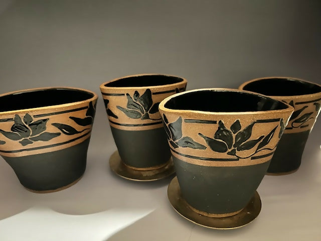 vases - black flowers