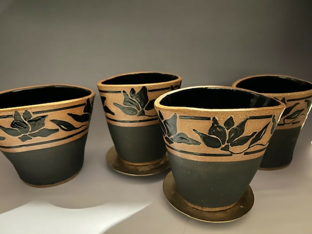 vases - black flowers