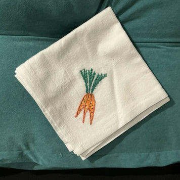 Carrots, large kitchen towel