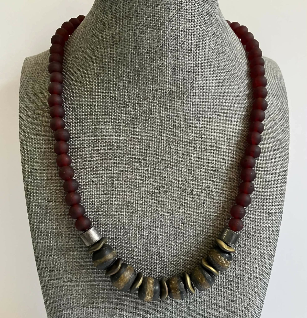 Beaded necklace - brown