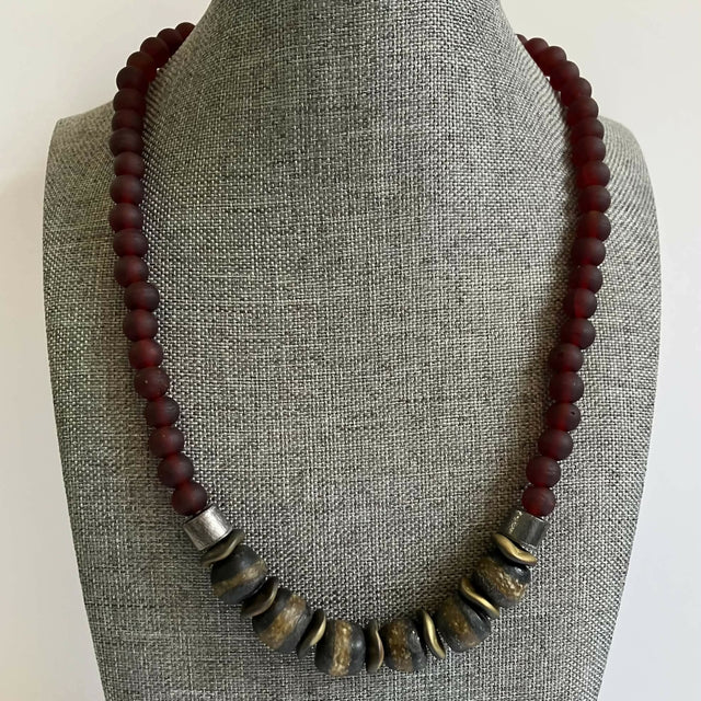 Beaded necklace - brown