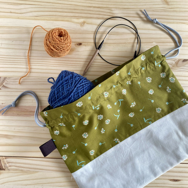 Drawstring Tote in Daisy