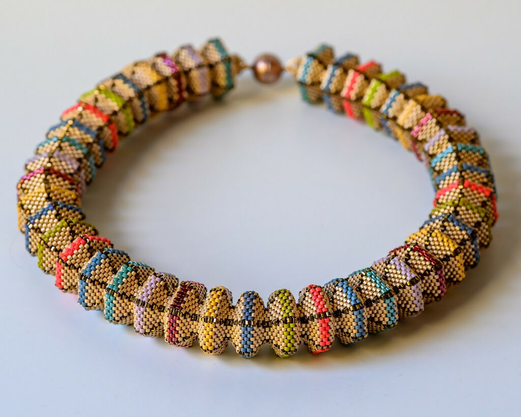 Hexagon Puff Necklace