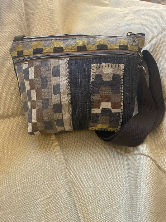 Two tone with appliqué 3 zip purse