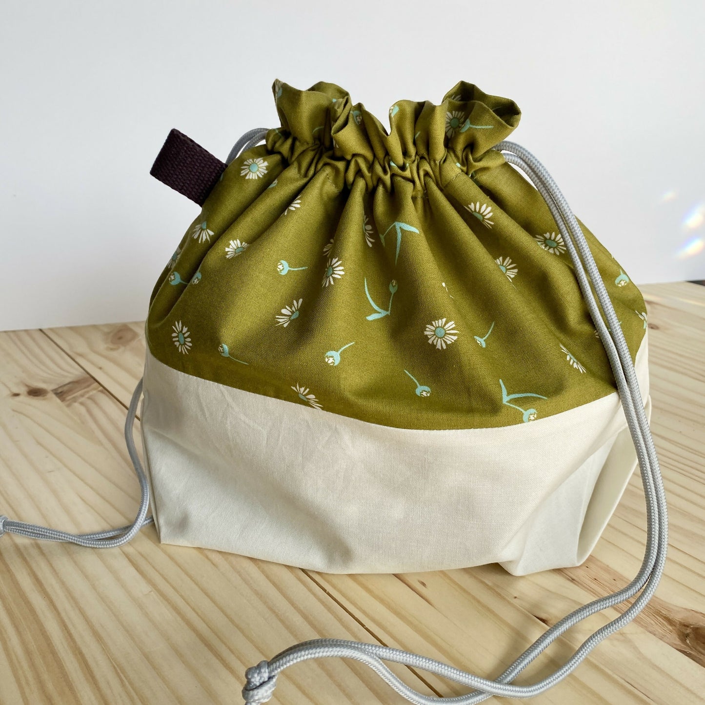 Drawstring Tote in Daisy
