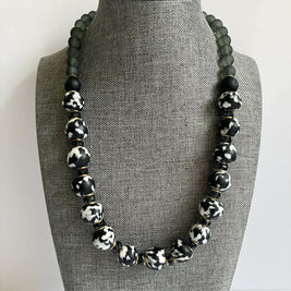 Beaded necklace - black/white