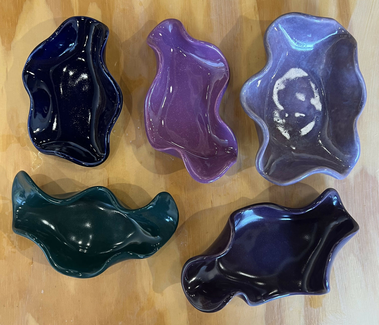 MEDIUM - wavy ceramic dish