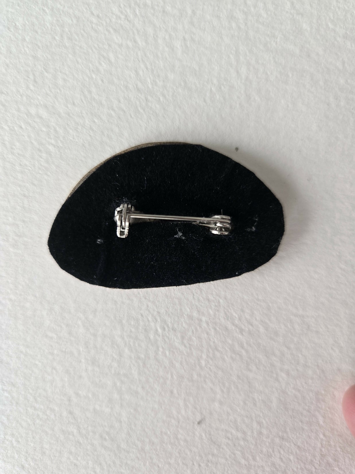 Oval handpainted pins