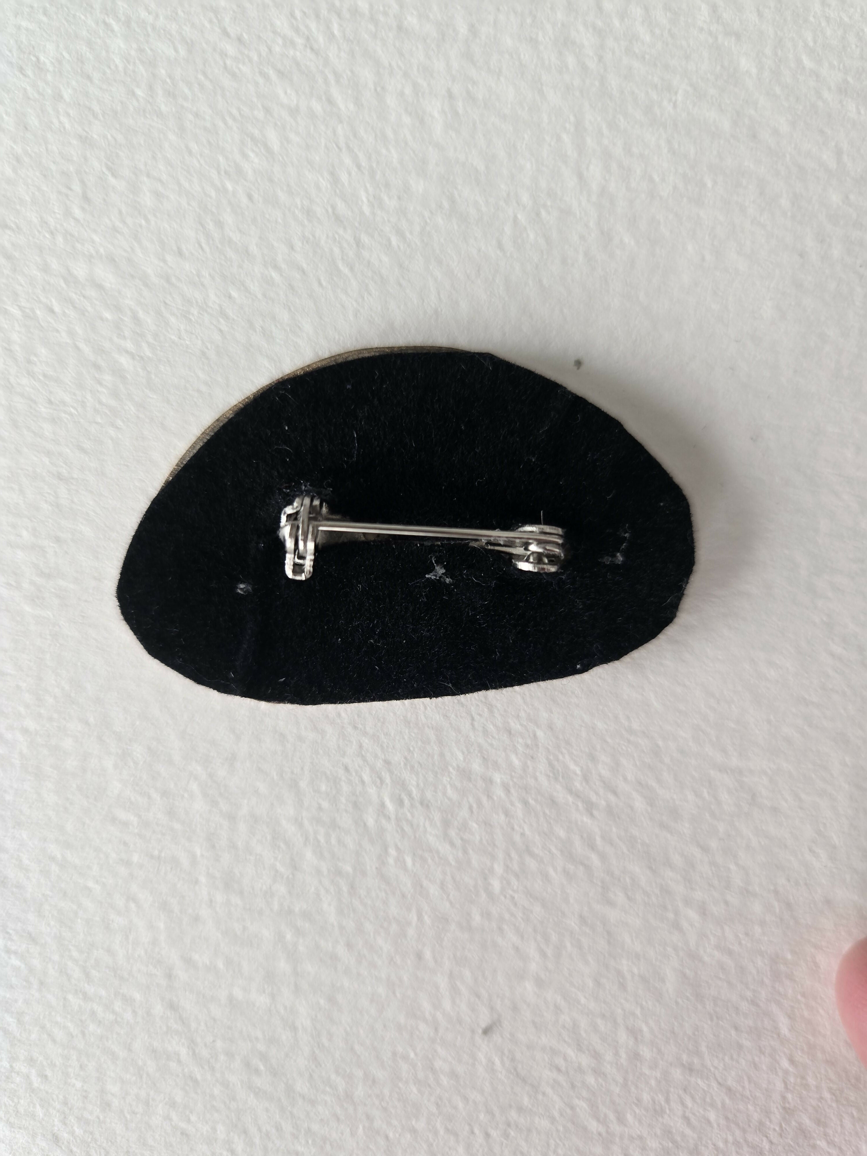 Oval handpainted pins