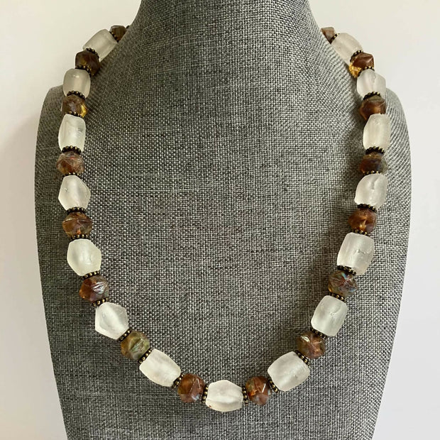 Beaded necklace - brown/white