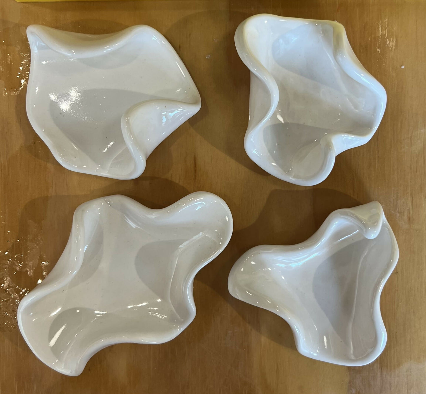 PETITE- wavy ceramic dish