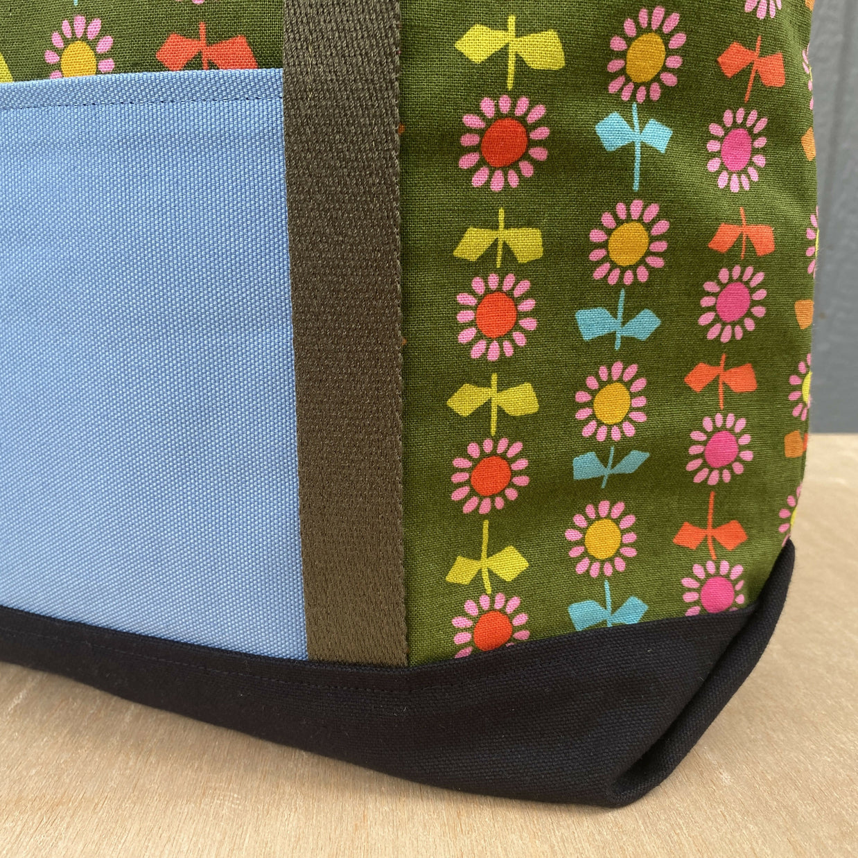 Tiny Tote in Daisy Stripe