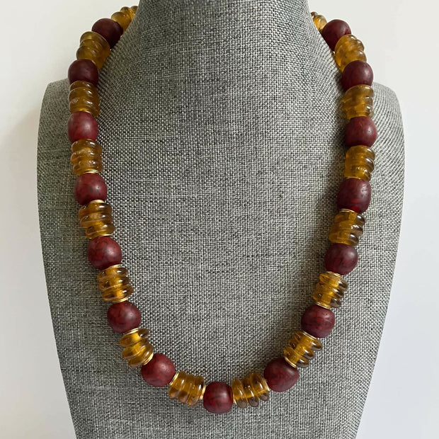 Beaded necklace - maroon/amber