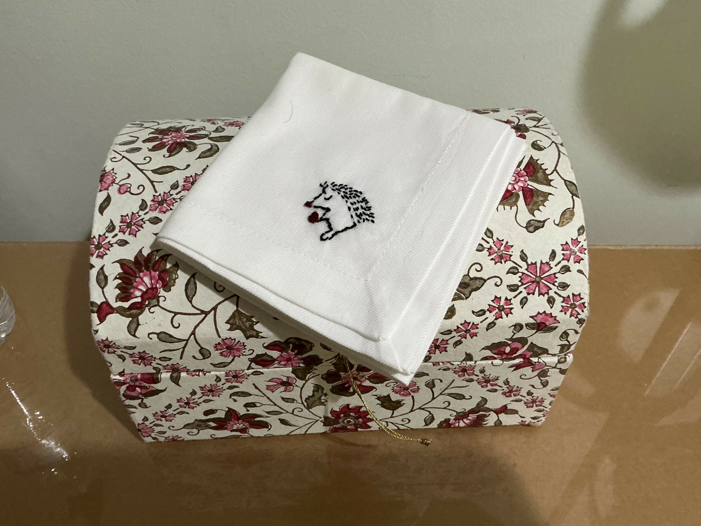 Hedgehog with a heart, small kitchen towel