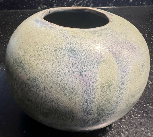 Round vase