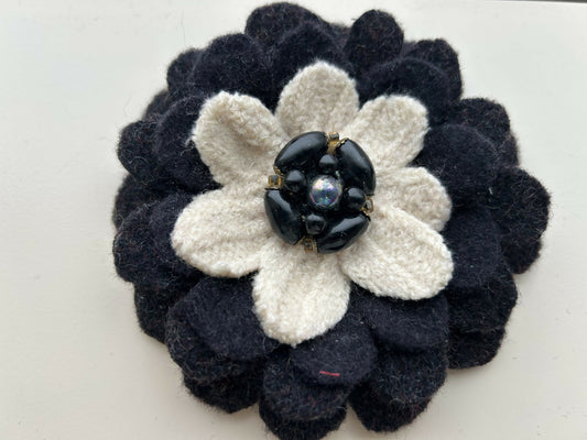 Flower Pin - Wool Brooch