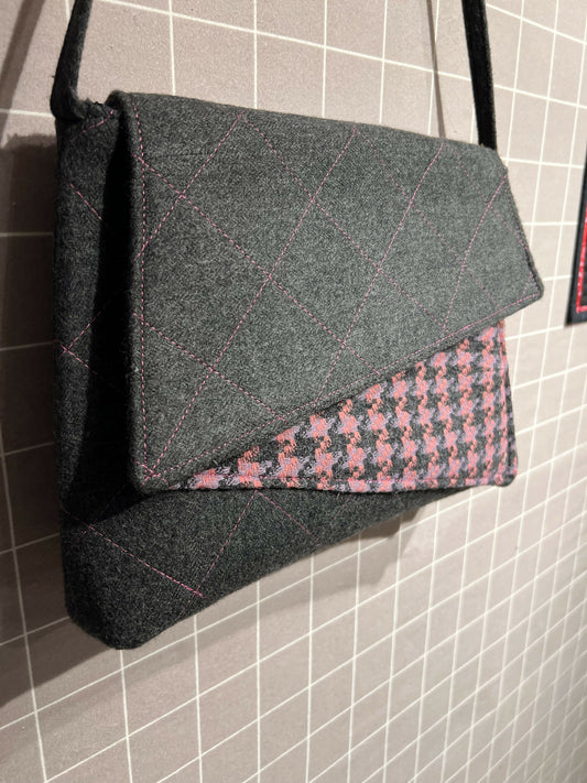 Vintage-style handbag