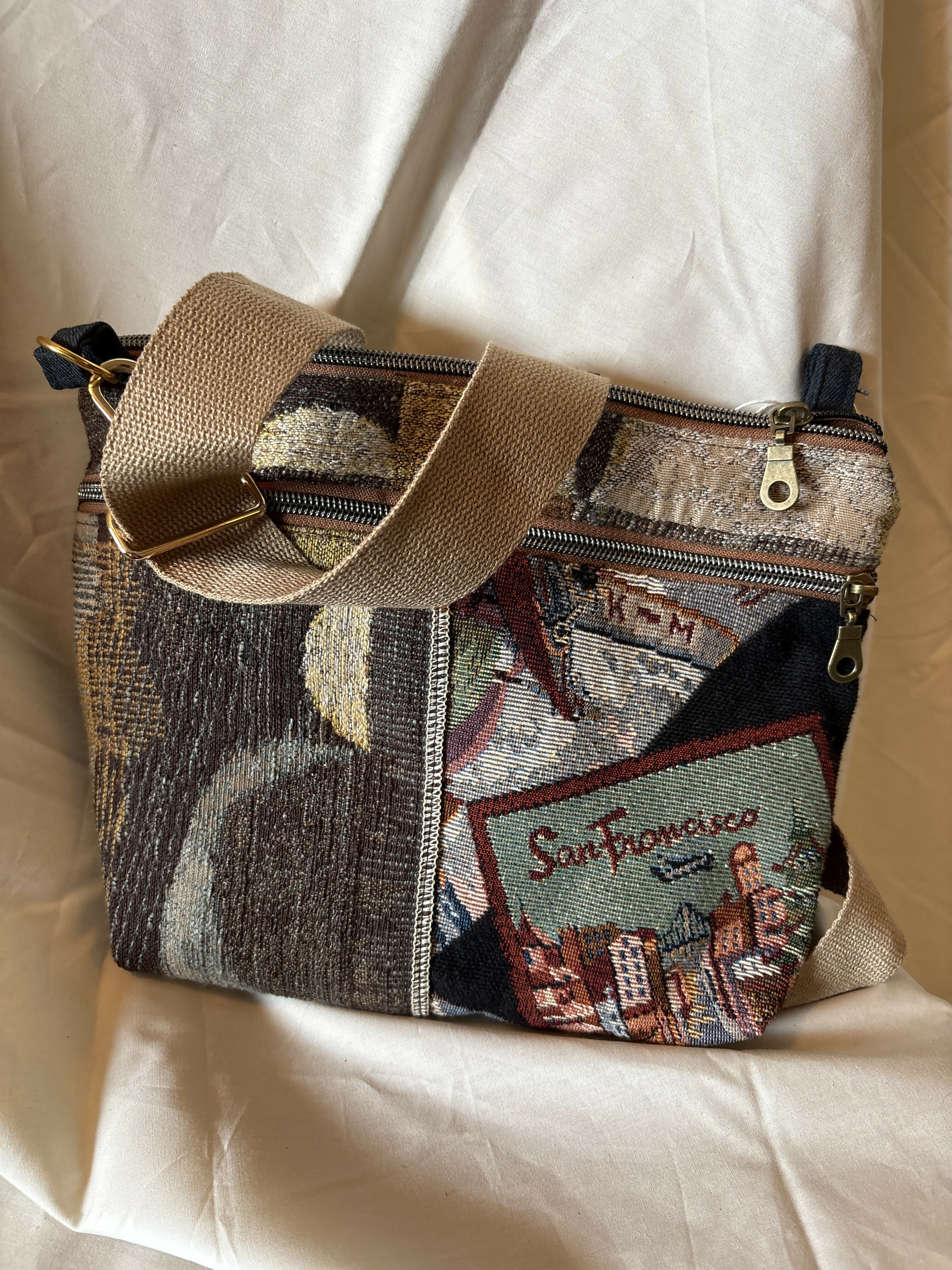 3zip travel motif purse