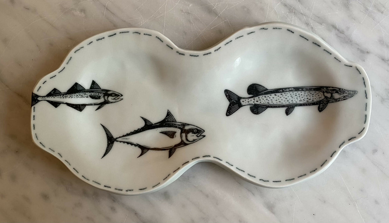 Small 2 section dish-fish