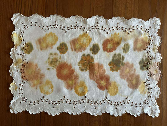 Vintage Placemat with Scalloped Edge
