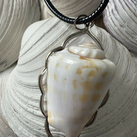 Strawberry Conch Shell Pendant Necklace