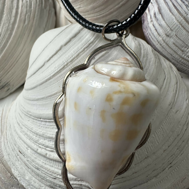 Strawberry Conch Shell Pendant Necklace