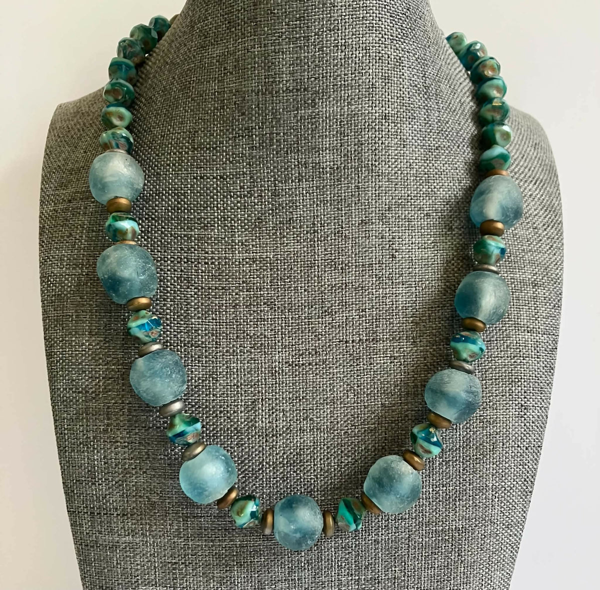 Beaded necklace - blue/green
