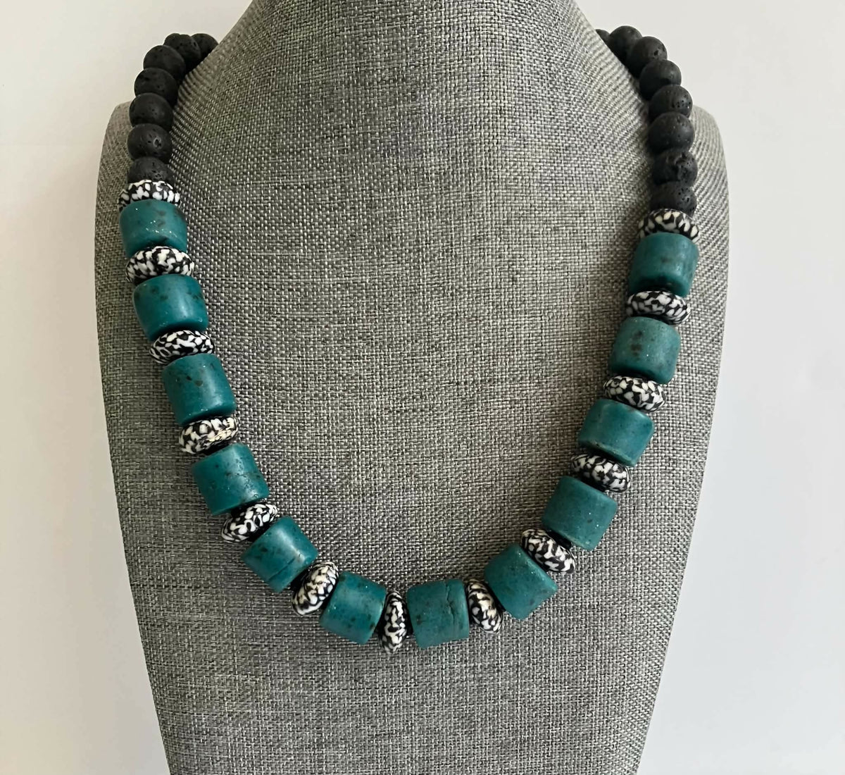 Beaded necklace - teal/black/white