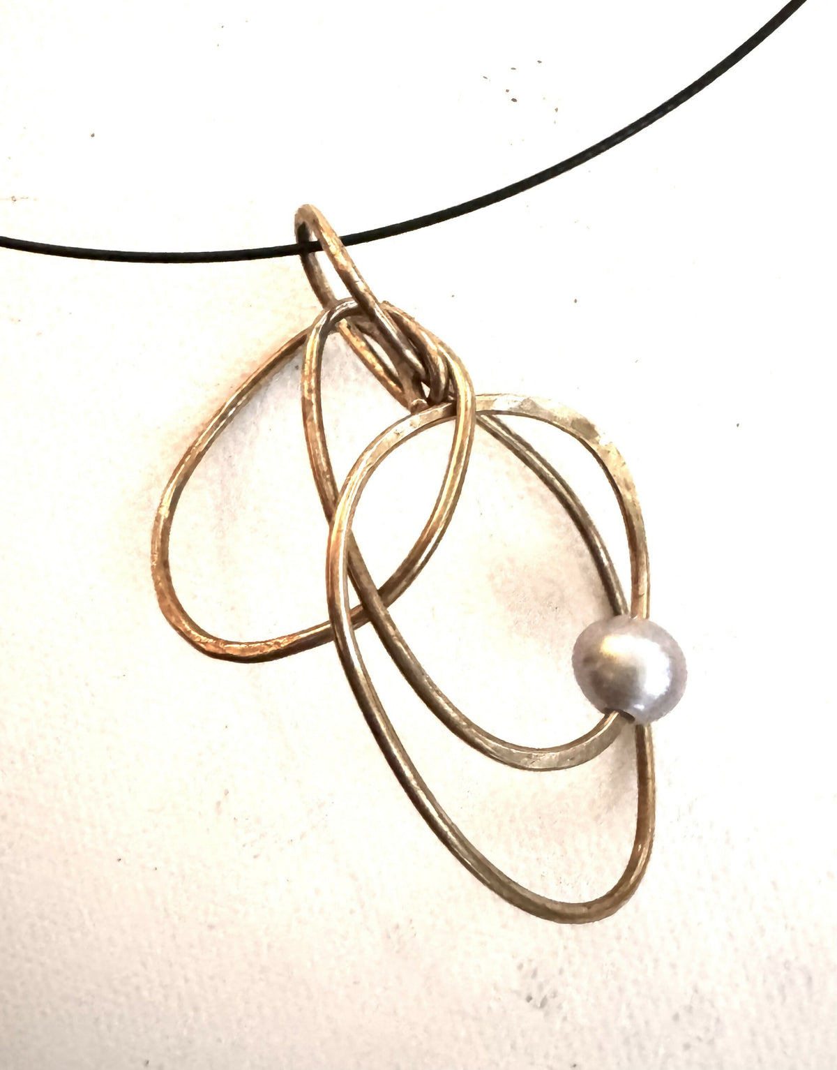 Swirl pendants with pearl