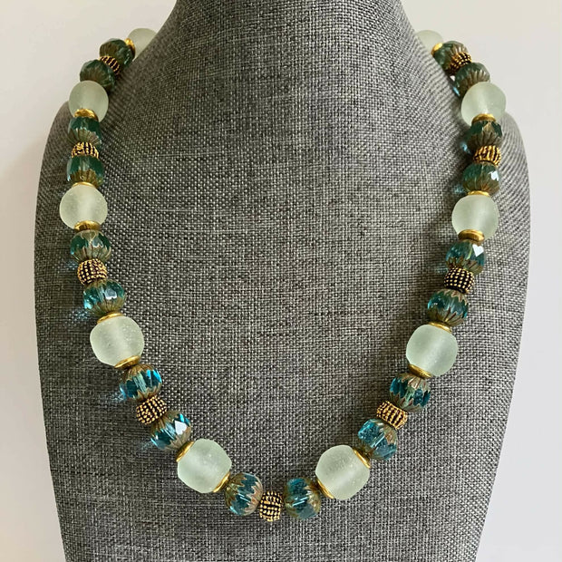 Beaded necklace - blue/gold