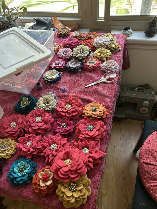 Flower Pin - Wool Brooch