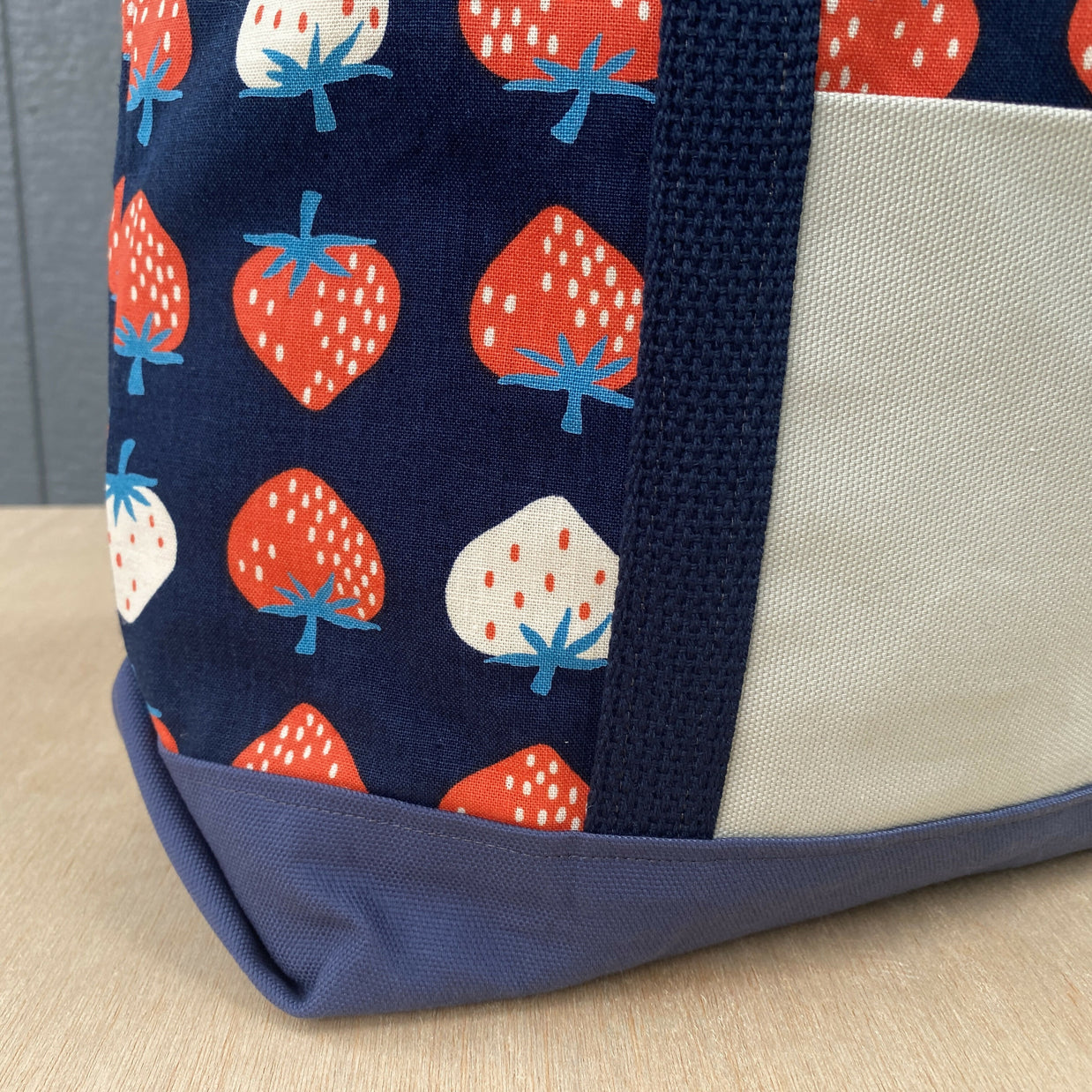 Tiny Tote in Strawberry