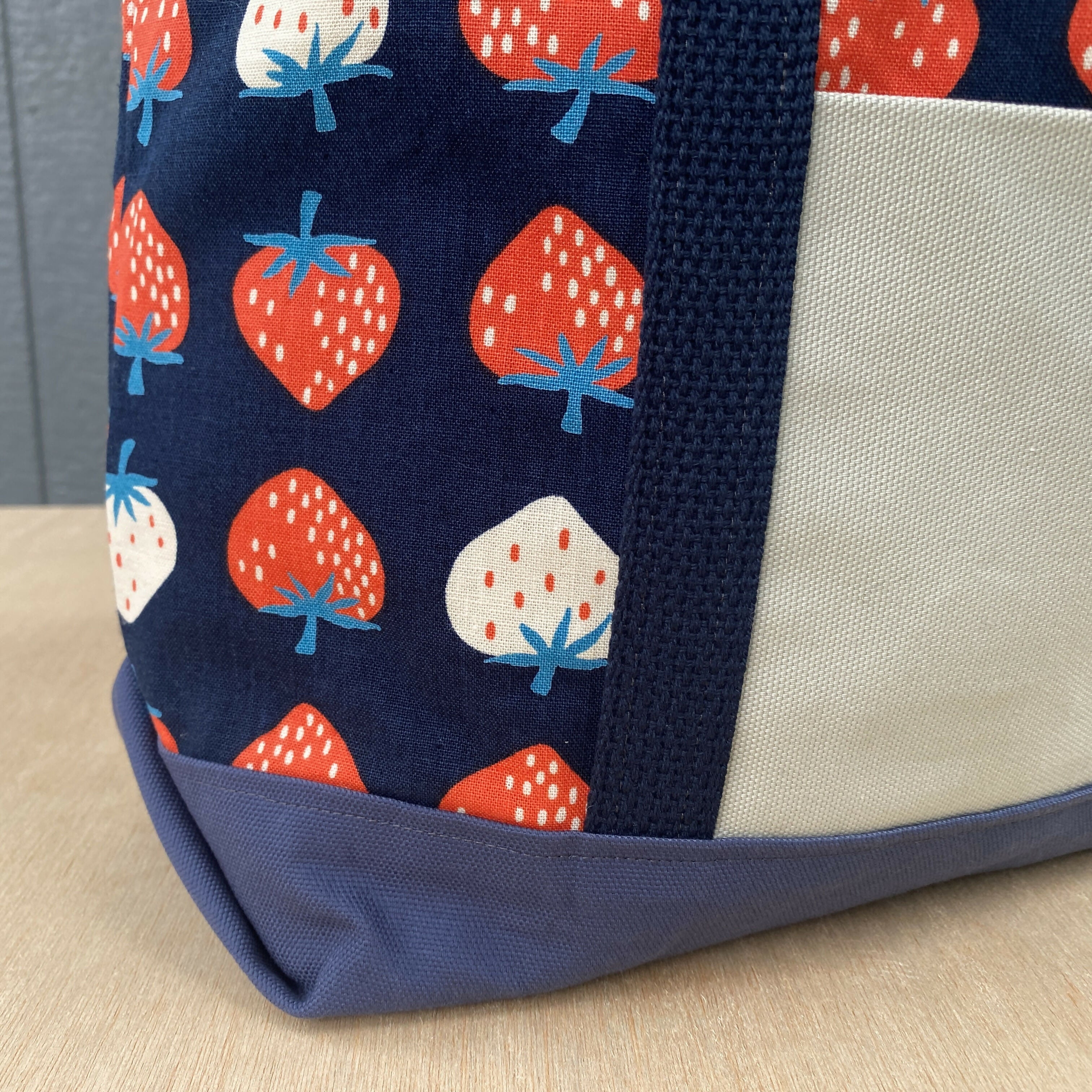 Tiny Tote in Strawberry