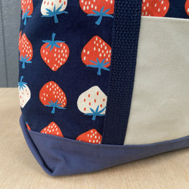 Tiny Tote in Strawberry