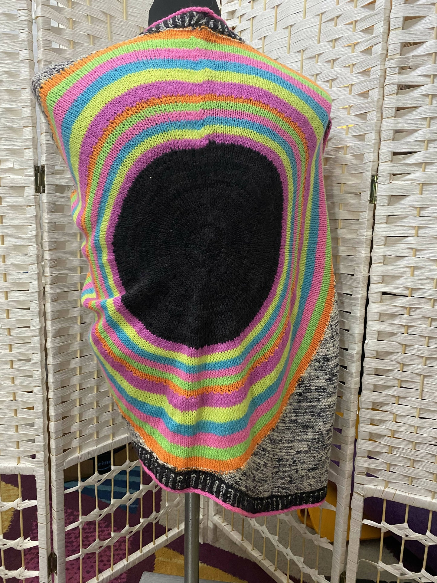 Neon “eye” shawl