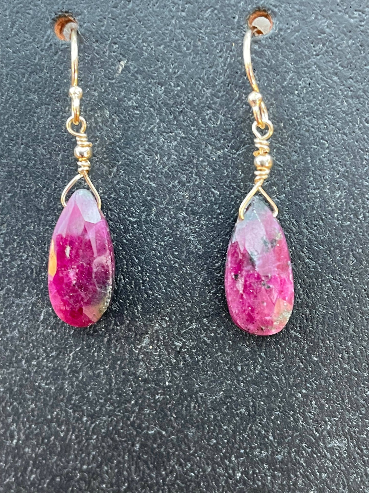 Drops of Goodness - Gemstone Earrings in gold - DOGERG