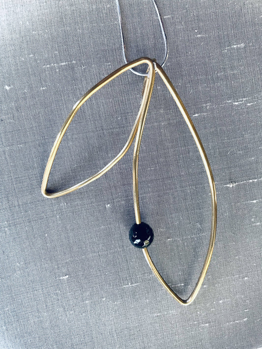2 leaf brass pendant with onyx