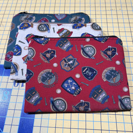 Zippered novelty sundries bag