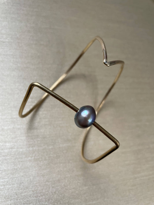 Tri cuff with freshwater pearl
